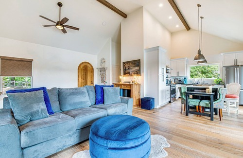 Woodstock Apartment | Beautiful Lakefront Studio: Dock, Fire Pit, Kayak