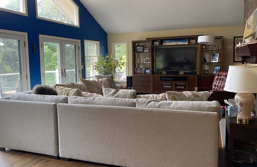Brookfield House | Beautiful Lakefront Home in Brookfield