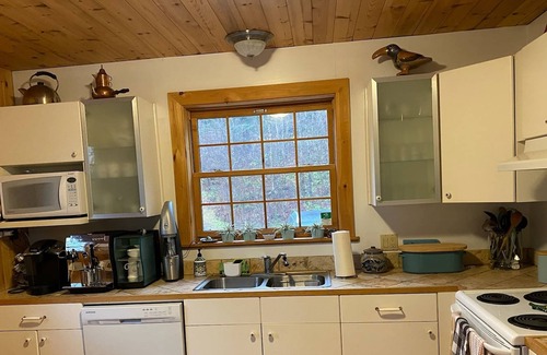 Barkmere Cottage | Beautiful lakeside cottage 30 mins from Mont Tremblant