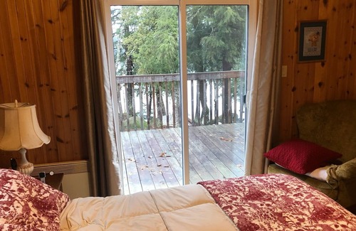 Barkmere Cottage | Beautiful lakeside cottage 30 mins from Mont Tremblant