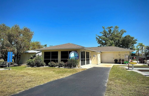 Lake Suzy Condo | Beautiful lakeview 2nd fl 2 bed 2 bath condo in a delightful Lake Suzy Community