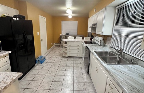 Hillsboro House | Beautiful large family home for families, family reunions and more.
