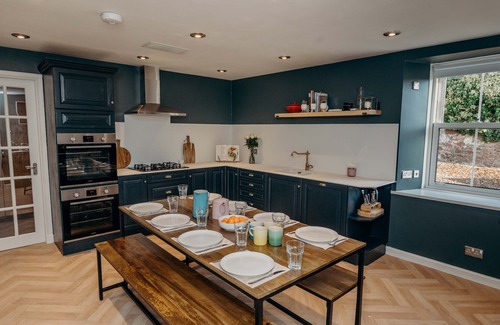 Brechin House | Beautiful large family home with hot tub, summer house, BBQ and pool table