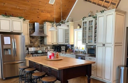 Durham House | Beautiful large home 15 minutes from Wyndham mountain