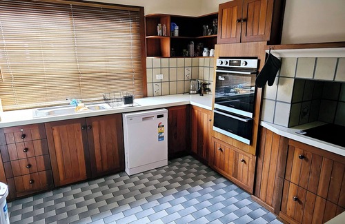 Geraldton House | Beautiful large vintage home in the centre of town