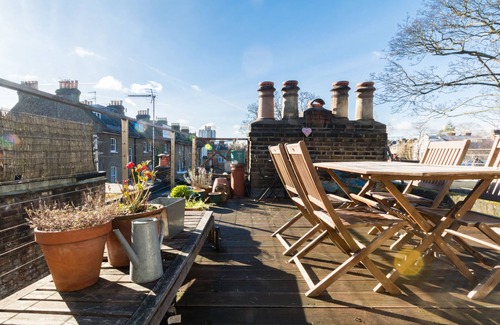 Camden Apartment | Beautiful light filled apt in fabulous location with roof terrace