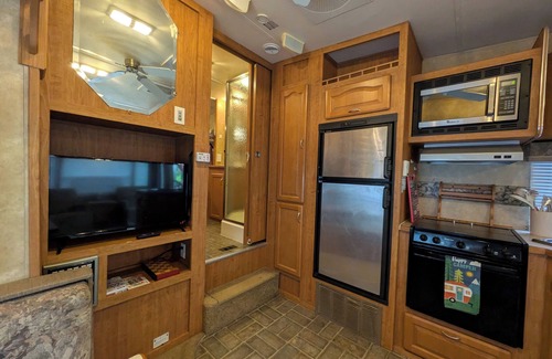 Wakefield RV Rental | Beautiful little Camper w/all the extras at RockWater Campground.