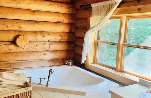 Stowe Hollow Cabin | Beautiful Lodge Cabin-Immaculate views - Family friendly-Close to Stowe Village