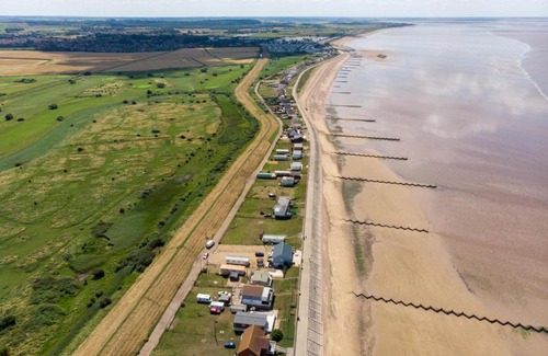 Hunstanton Cabin | Beautiful Lodge With Decking In Hunstanton At Manor Park Ref 23023W