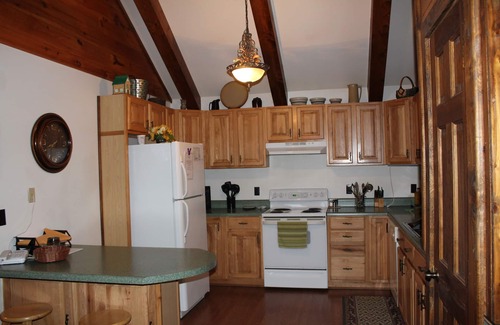 Jamestown Cabin | Beautiful Log Cabin 4 Horse Stalls and 2 Corrals, Big South Fork National Park.