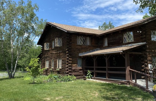Temple Cabin | Beautiful Log Cabin Lodge - Great for Groups!