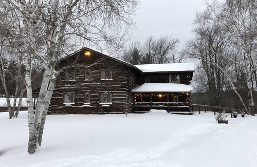Temple Cabin | Beautiful Log Cabin Lodge - Great for Groups!