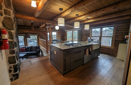 Grand Marais Cabin | Beautiful Log Cabin on Saganaga Lake