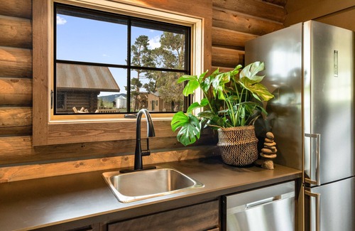 Livingston Cabin | Beautiful Log Cabin Near Yellowstone Park