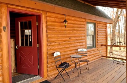Perry Cabin | Beautiful Log Cabin on 34 Acres at Mark Twain Lake!