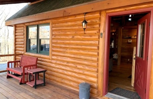 Perry Cabin | Beautiful Log Cabin on 34 Acres at Mark Twain Lake!