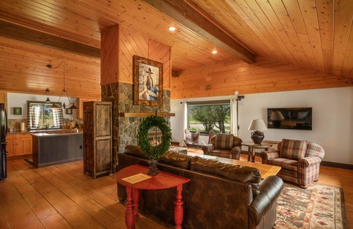 Livingston Other | Beautiful Log Farmhouse in Paradise Valley, Montana
