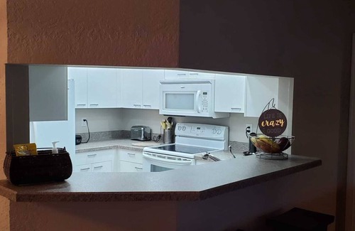 Vineyards Condo | Beautiful main fl, Vineyards Condo 5min walk to shops/10min drive to the beach