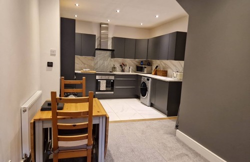 Navestock House | Beautiful Mews House within Brentwood golf course