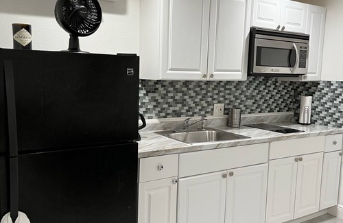 Cutler Bay Apartment | Beautiful Miami Pool Lake Studio