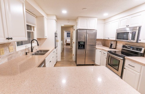 Cal Young House | Beautiful Midcentury modern 4 bedroom home