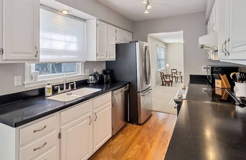 Middletown House | Beautiful Middletown Manor: Cozy 4 Bed / 3 Bath