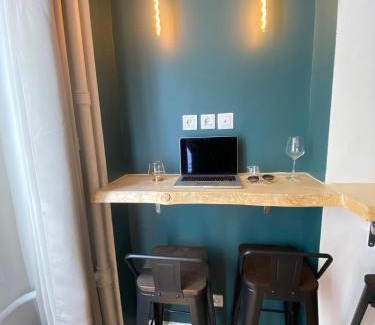 L'Europe Apartment | Beautiful mini Loft near Saint-Lazare