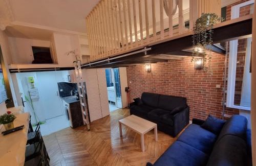 L'Europe Apartment | Beautiful mini Loft near Saint-Lazare