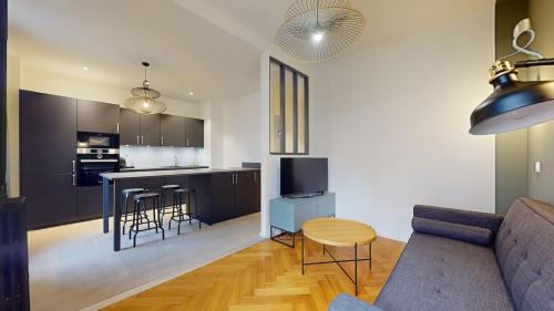 Augustins Apartment | Beautiful modern apartment with balcony in Geneva