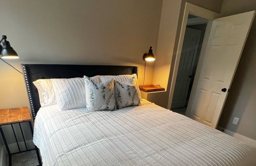 Lenoir City House | Beautiful Modern Cabin, Great Location. Monthly Discount Available!