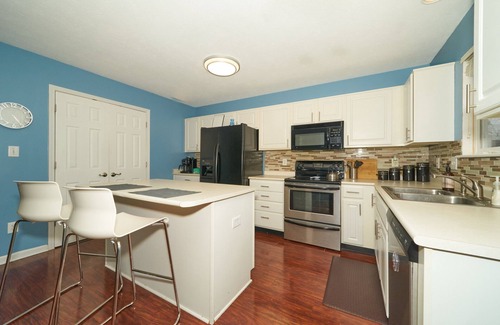 Indianapolis House | Beautiful modern home just 20 mins from downtown Indy & 25 mins from Grant Park