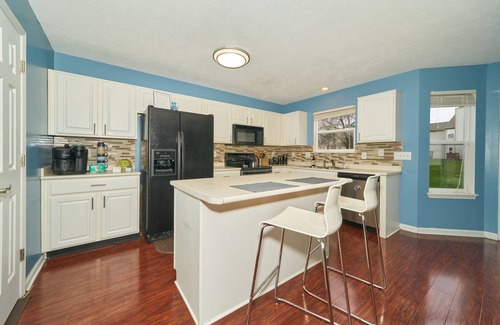 Indianapolis House | Beautiful modern home just 20 mins from downtown Indy & 25 mins from Grant Park