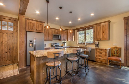 Blue River Cabin | Beautiful Modern Rustic Lodge on the Blue River