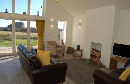 Trearddur Bay Villa | Beautiful, Modern Villa 5 mins walk from the Stunning Bay at Trearddur