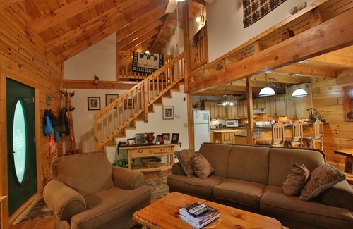 Burnsville Cabin | Beautiful Moody Log Cabin/Mountain Chalet in Blue Ridge Mountains & Hot Tub