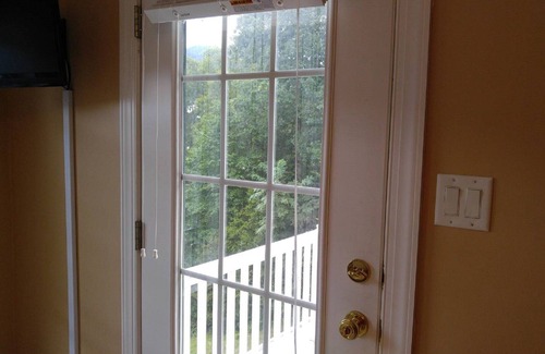 Barnardsville House | Beautiful Mountain views with private balcony close to Asheville, NC