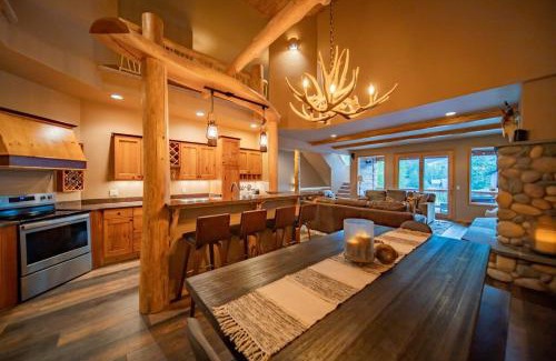 Whitefish House | Beautiful Mountain Modern Home 4Bedroom Spa