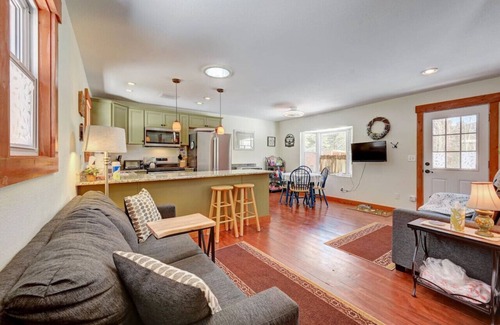 Black Hawk Cabin | Beautiful mountain views in a woodland paradise!