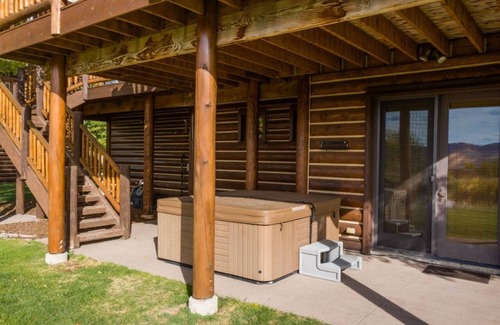 Victor Cabin | Beautiful mountain views from private home with multiple workspaces