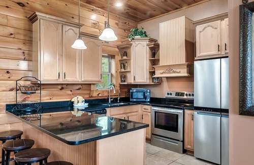 Gatlinburg - Pigeon Forge Apartment | Beautiful Mtn Views Hot Tub Games 3 King Suite