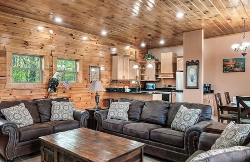 Gatlinburg - Pigeon Forge Apartment | Beautiful Mtn Views Hot Tub Games 3 King Suite