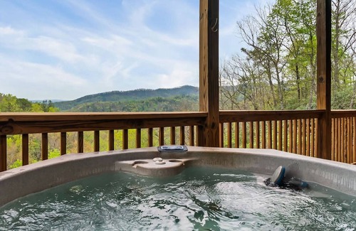 Gatlinburg - Pigeon Forge Apartment | Beautiful Mtn Views Hot Tub Games 3 King Suite