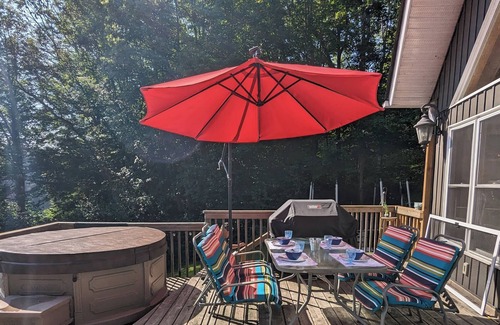 Bala Cottage | Beautiful Muskoka cottage with sandy beach, campfire and hotub!