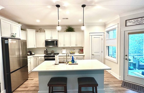 Hilton Head House | Beautiful new townhome- fall getaway discounts!