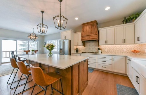 Brainerd House | Beautiful NEW waterfront lake home on Gull Lake Chain - Round Lake