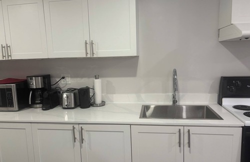 Churchill Meadows Apartment | Beautiful, newly renovated, very well maintained and clean studio basement,