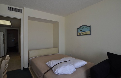 Crescent Beach Hotel | Beautiful oceanfront condo - Bay Watch 634