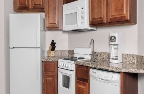 Smith's Memento Resort | Beautiful Ocean Walk 1Bed/1Bath in Daytona Beach, FL!n