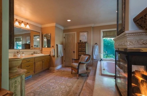 Santa Barbara House | Beautiful Peaceful Home away from Home Surrounded by Nature 10 mins to downtown