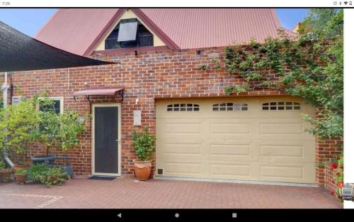 Perth Villa | Beautiful & Peaceful 2 bedroom villa in Northbridge